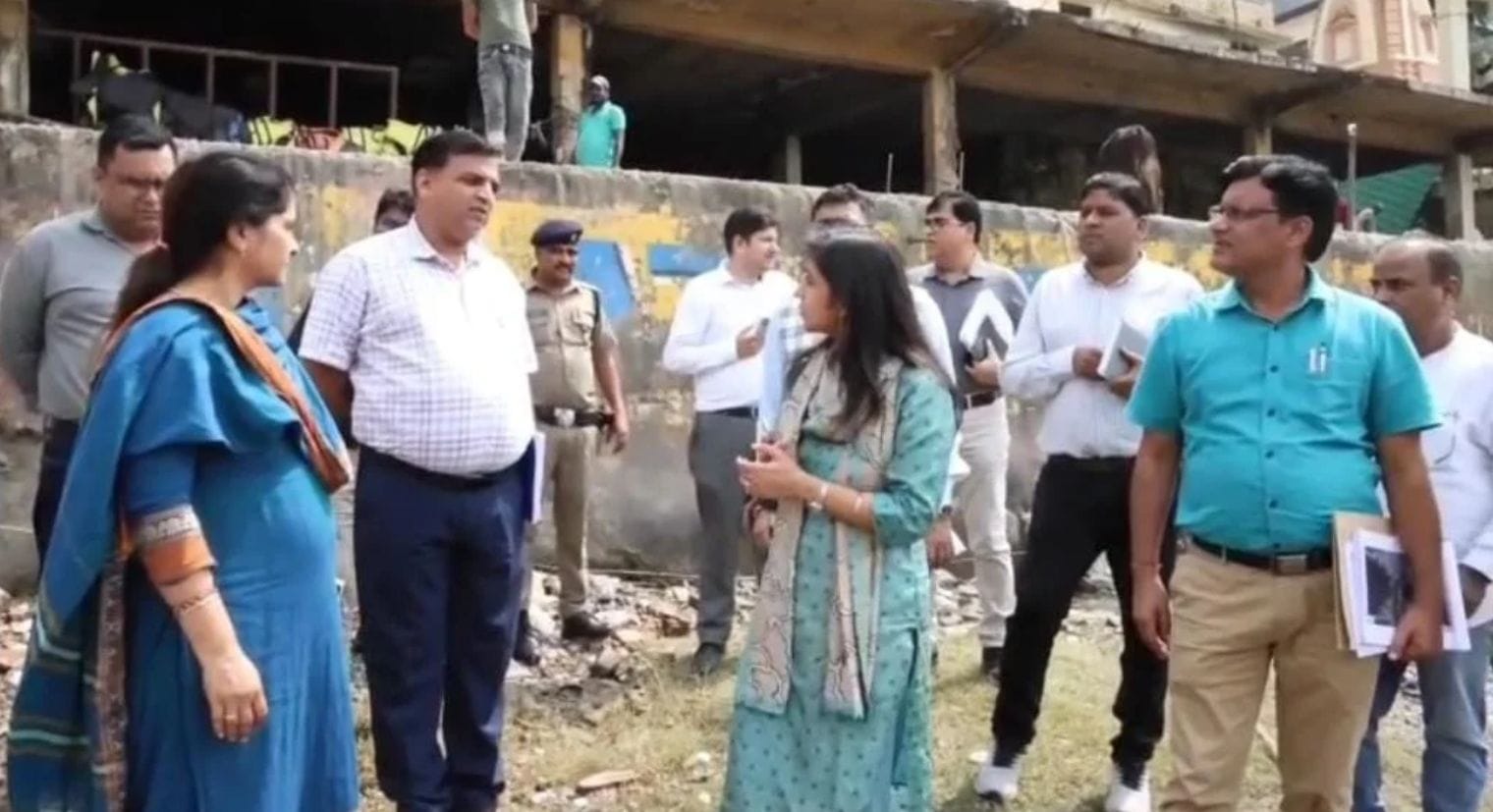 अर्धकुंभ 2027 की तैयारियों को लेकर जिलाधिकारी ने घाटों का स्थलीय निरीक्षण किया 1 अर्धकुंभ 2027: ऋषिकेश घाटों का निरीक्षण, व्यवस्थाओं को समयबद्ध पूरा करने के निर्देश