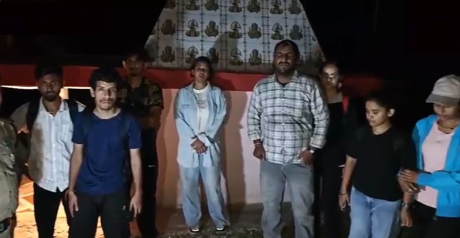 देहरादून: भद्रराज मंदिर ट्रैकिंग पर रास्ता भटके युवक-युवतियां, पुलिस ने किया रेस्क्यू