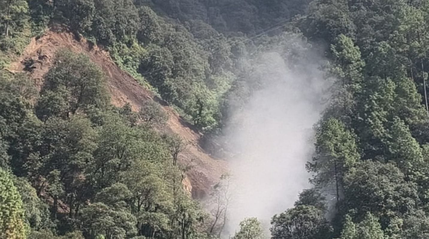 मौसम साफ पर मसूरी में भूस्खलन, बिजली-पानी संकट से हजार उपभोक्ता परेशान