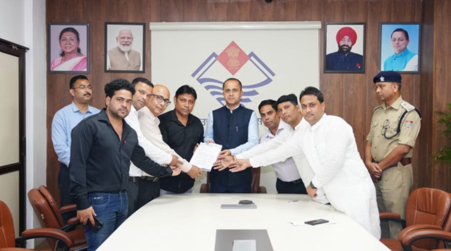 संयुक्त प्रतियोगी परीक्षा छात्र संघ के पदाधिकारियों के साथ मारपीट 1 उत्तराखंड: संयुक्त प्रतियोगी परीक्षा छात्र संघ पर मारपीट, सचिव को ज्ञापन सौंपा