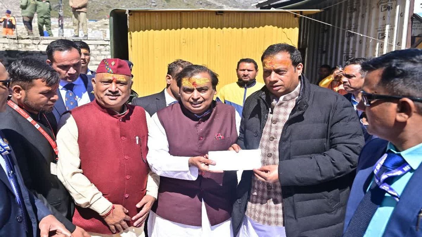 केदारनाथ में VIP दर्शन का घमासान: हेमंत द्विवेदी पर केदार सभा की कड़ी चेतावनी 1 केदारनाथ परंपरा विवाद: अंबानी दौरे में हेमंत द्विवेदी पर गंभीर आरोप, 10 करोड़ दान से बनी नई उम्मीद