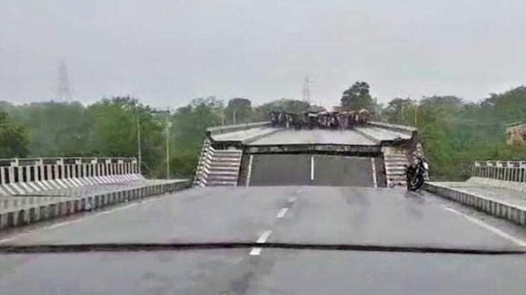 पुलों की हालत खतरनाक