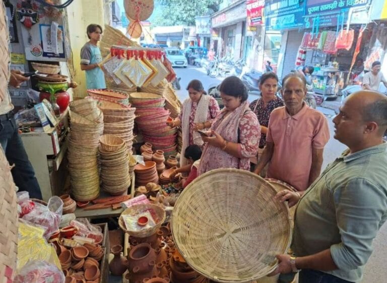 ऋषिकेश में छठ महापर्व की तैयारियों के बीच आस्था और उल्लास का संगम 12 ऋषिकेश में छठ महापर्व की तैयारियों के बीच आस्था और उल्लास का संगम