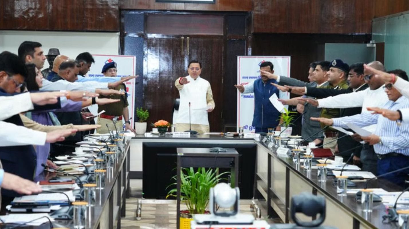 उत्तराखंड में भ्रष्टाचार पर जीरो टॉलरेंस: 339 अधिकारी-कर्मचारी गिरफ्तार 1 सचिवालय में भ्रष्टाचार विरोधी जागरूकता कार्यक्रम का शुभारंभ करते मुख्यमंत्री पुष्कर सिंह धामी