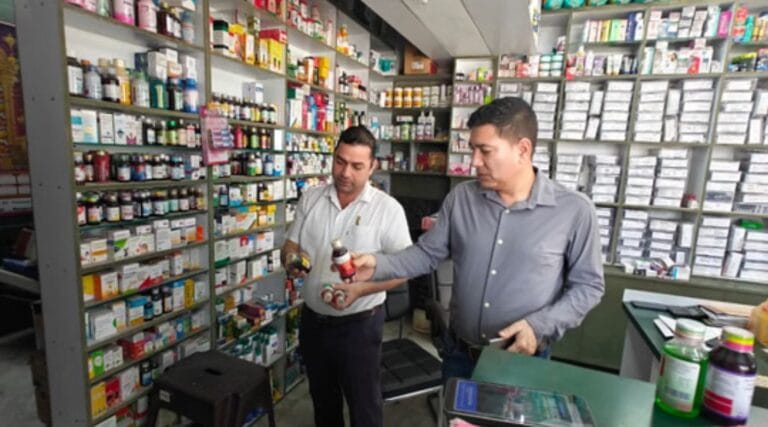 सरकार सख्त: बच्चों की सुरक्षा के लिए कफ सीरप पर ताबड़तोड़ छापे