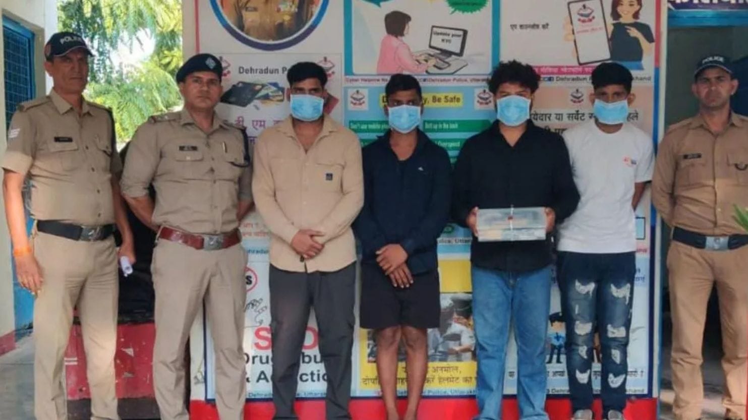 एक्सिस बैंक एटीएम लूट: चार शातिरों ने यूट्यूब से सीखा चोरी का खेल! 1 एक्सिस बैंक एटीएम लूट