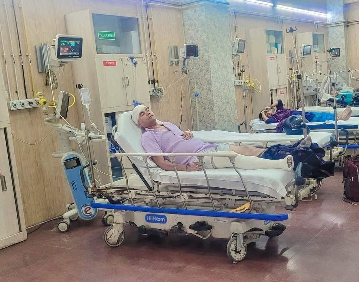 ऋषिकेश में नशा माफिया का भंडाफोड़ करने वाले पत्रकार पर जानलेवा हमला, गंभीर हालत में अस्पताल में भर्ती 1 ऋषिकेश में नशा माफिया का भंडाफोड़ करने वाले पत्रकार योगेश डिमरी पर हमला, गंभीर हालत में भर्ती