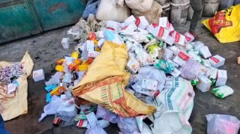 रुड़की: सरकारी मुहर वाली अवैध दवाओं का भंडार पकड़ा, झोलाछाप को सप्लाई का खुलासा