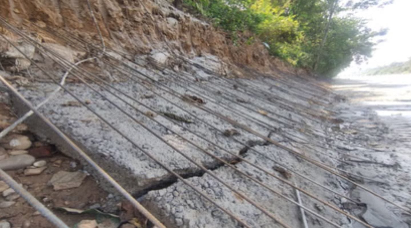 हरिद्वार कुंभ 2027 की तैयारियों में दरकते घाट और क्षतिग्रस्त सीसी फाउंडेशन का दृश्य