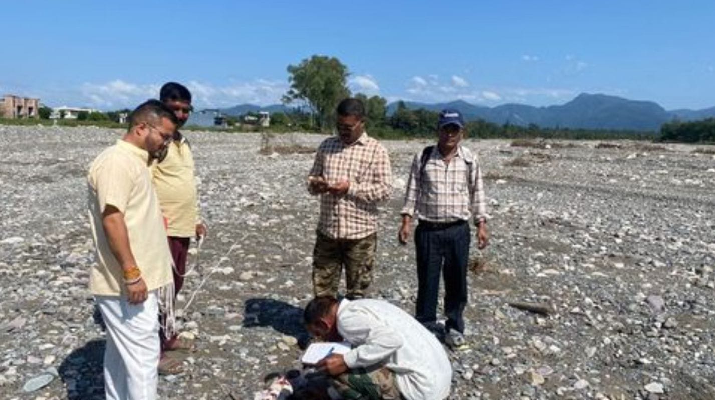 जौलीग्रांट: जाखन में छह साल बाद फिर शुरू होगा खनन कार्य, वन विभाग ने किया सीमांकन शुरू 1 छह साल बाद फिर गूंजेगी जाखन नदी में खनन की आवाज़, सरकार को होगा राजस्व लाभ