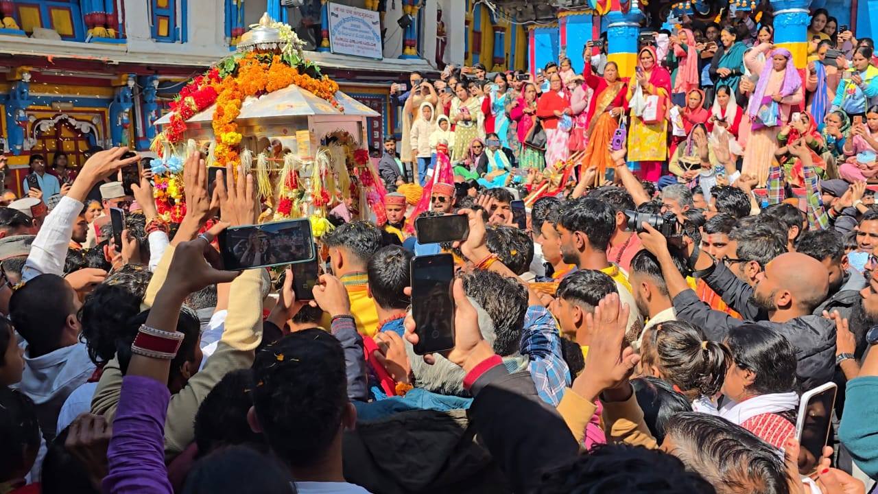 ओंकारेश्वर मंदिर पहुँची बाबा केदार की पंचमुखी चल विग्रह डोली, केदारघाटी में गूंजे जयकारे