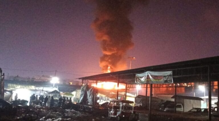 देहरादून: दीपावली की रात 12 आग की घटनाएं, निरंजनपुर और मेहूंवाला में भीषण अग्निकांड 2 देहरादून: दीपावली की रात 12 आग की घटनाएं