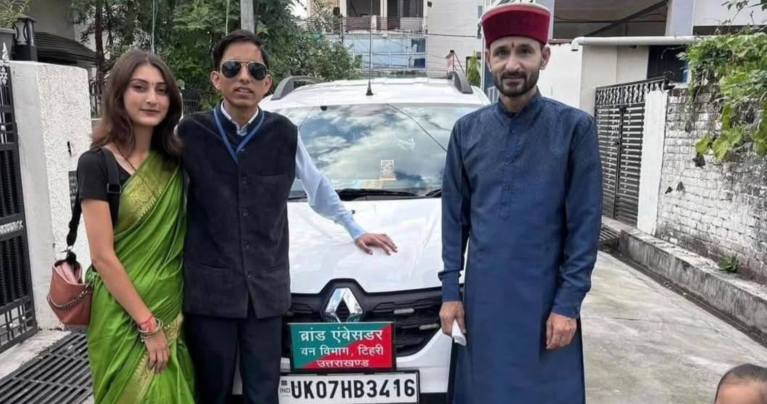 लोक गायक मंगलेश डंगवाल पर वन विभाग की कार्रवाई: ब्रांड एंबेसडर का बोर्ड फर्जी