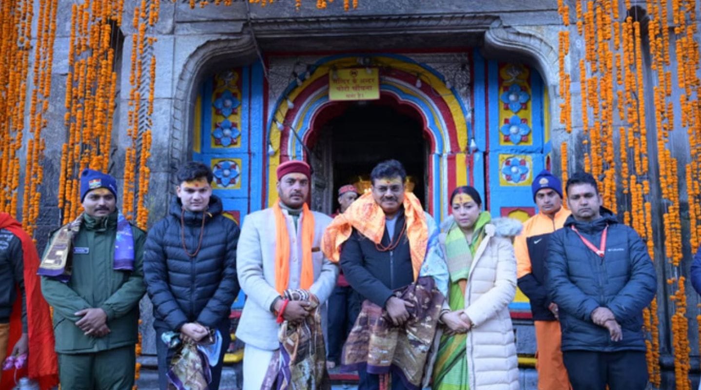 केदारनाथ धाम: मुख्य सचिव आनंद वर्द्धन ने किया दर्शन और निर्माण कार्यों का निरीक्षण