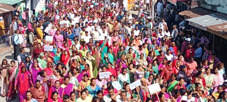 चौखुटिया में बदहाल स्वास्थ्य सेवाओं के खिलाफ