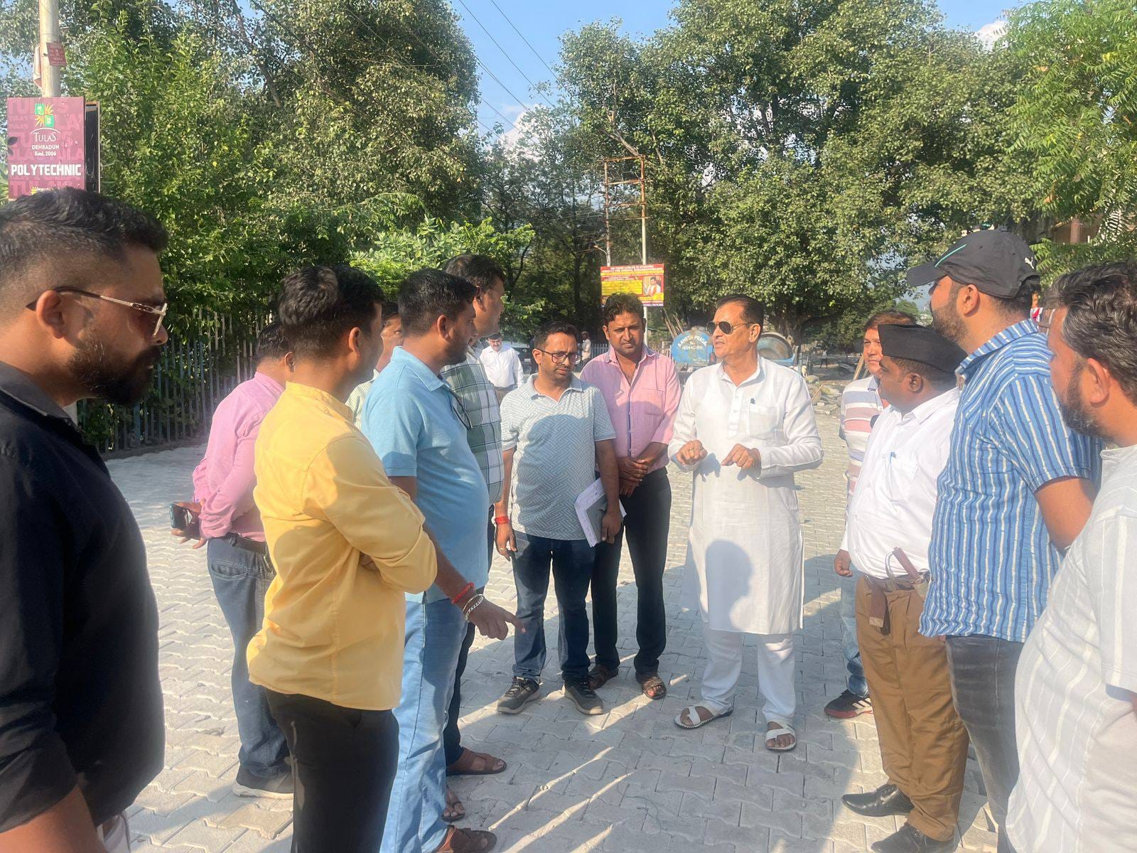 विधायक ने सड़क मरम्मत कार्य का निरीक्षण किया