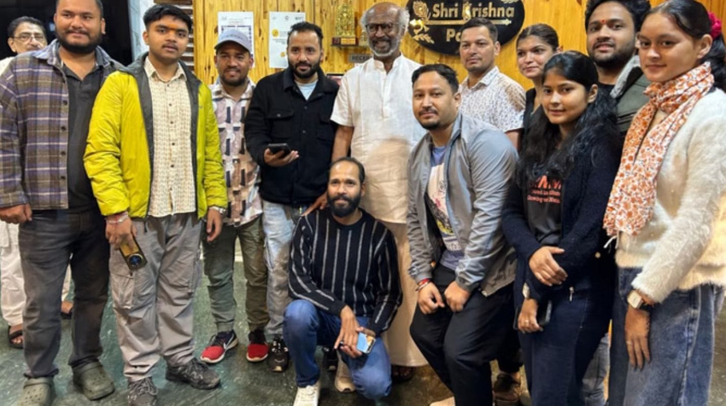 सुपरस्टार रजनीकांत बदरीनाथ दर्शन के बाद कर्णप्रयाग व द्वारहाट पहुंचे 1 सुपरस्टार रजनीकांत बदरीनाथ दर्शन के बाद कर्णप्रयाग व द्वारहाट पहुंचे