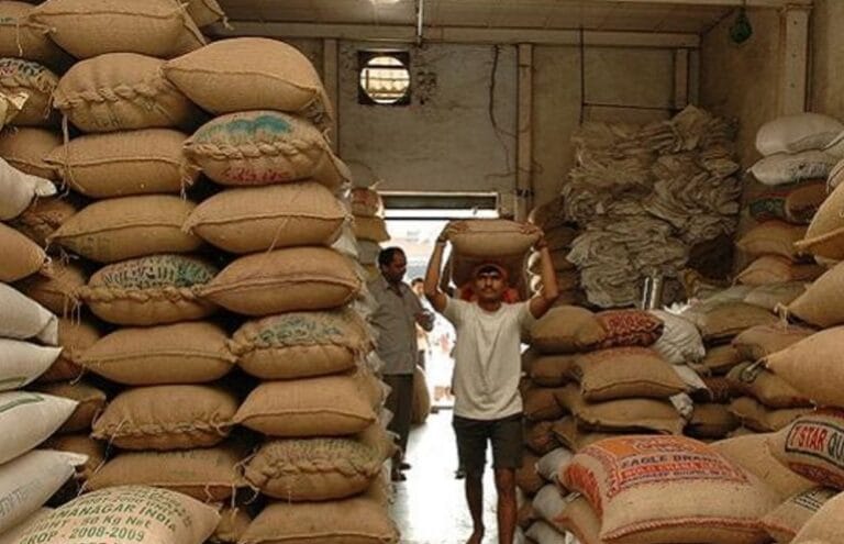 देहरादून: राशन डीलरों में नाराजगी, 10 माह से लाभांश भुगतान लंबित — 5 नवंबर से धरने की चेतावनी 11 दिसंबर–जनवरी का राशन नहीं मिला? अब फरवरी में मिलेगा पूरा राशन