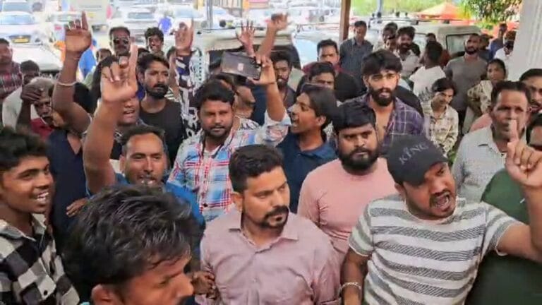 ऋषिकेश में कचरा संग्रहण कर्मचारियों का हंगामा