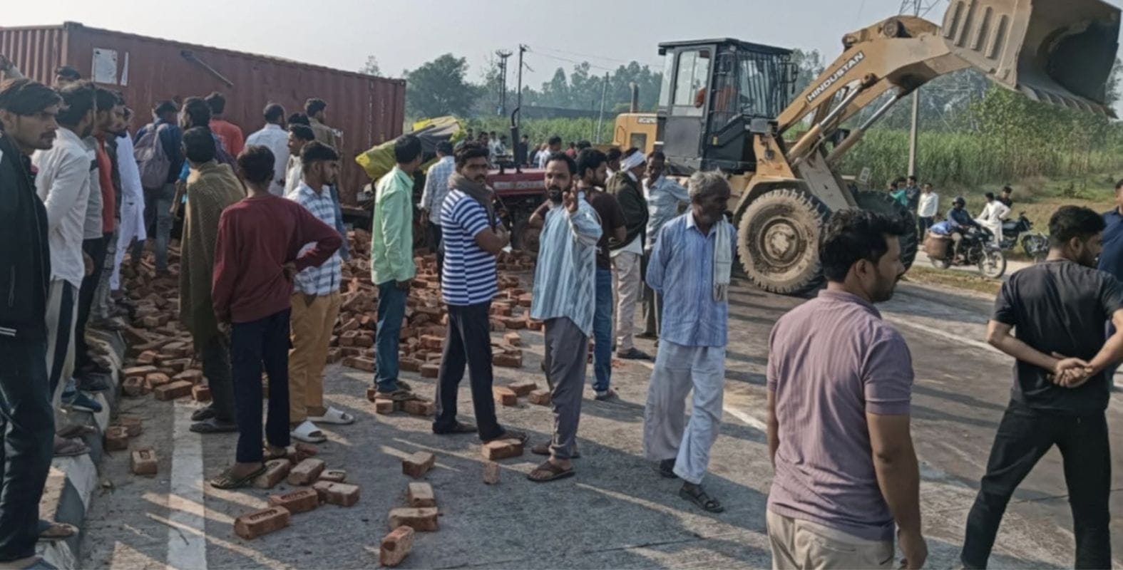 रुड़की हाईवे हादसा: ट्रक ट्रॉली पर पलटा, एक की मौत, एक घायल, चालक फरार