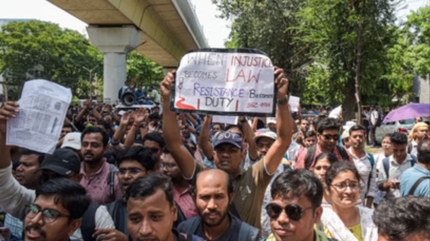 पश्चिम बंगाल स्कूल जॉब्स स्कैम: कांग्रेस ने प्रभावित शिक्षकों का लिया समर्थन, राहुल गांधी से मिलने की योजना 1 पश्चिम बंगाल स्कूल जॉब्स स्कैम