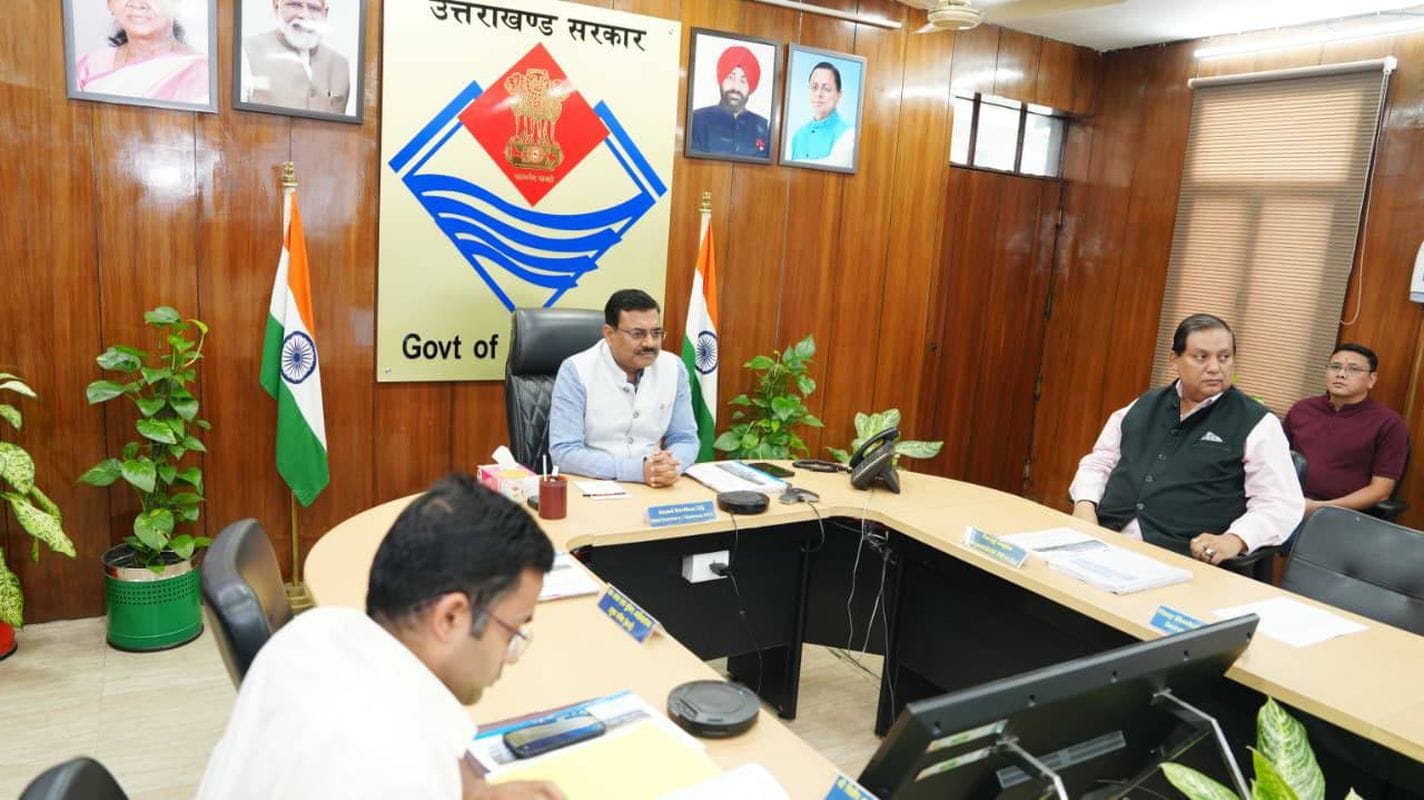 उत्तराखंड में सड़क सुरक्षा पर सख्ती: जीरो टॉलरेंस नीति लागू, रेड लाइट जंप करने पर 3 महीने का लाइसेंस निलंबन 1 कट ऑफ डेट बढ़ी तो कितनों को मिलेगा लाभ? सरकार कर रही वित्तीय आकलन