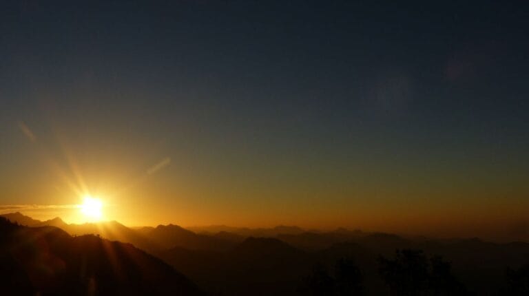 चकराता में विंटर लाइन का अद्भुत नजारा, पर्यटक मंत्रमुग्ध