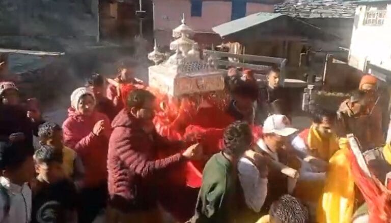 भैयादूज पर यमुनोत्री धाम के कपाट शीतकाल के लिए बंद, मां यमुना की डोली खरसाली के लिए रवाना