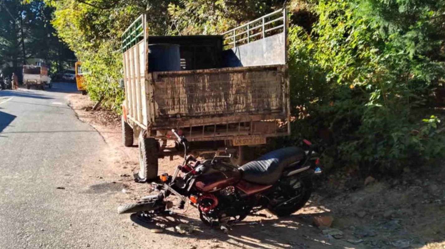 घिनघरान मार्ग पर बाइक-पिकअप भिड़ंत, दो की मौके पर ही मौत