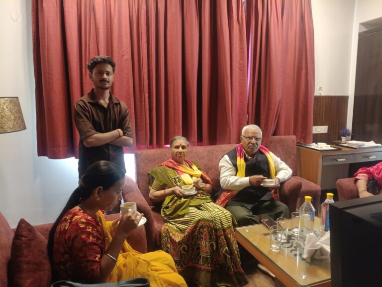 धार्मिक यात्रा पर ऋषिकेश पहुंचीं पीएम मोदी की बहन बसंती बेन, नीलकंठ और टिहरी भी जाएंगी 6 ढालवाला में हुआ बसंती बेन का स्वागत, गंगा आरती और जलाभिषेक कार्यक्रम में होंगी शामिल