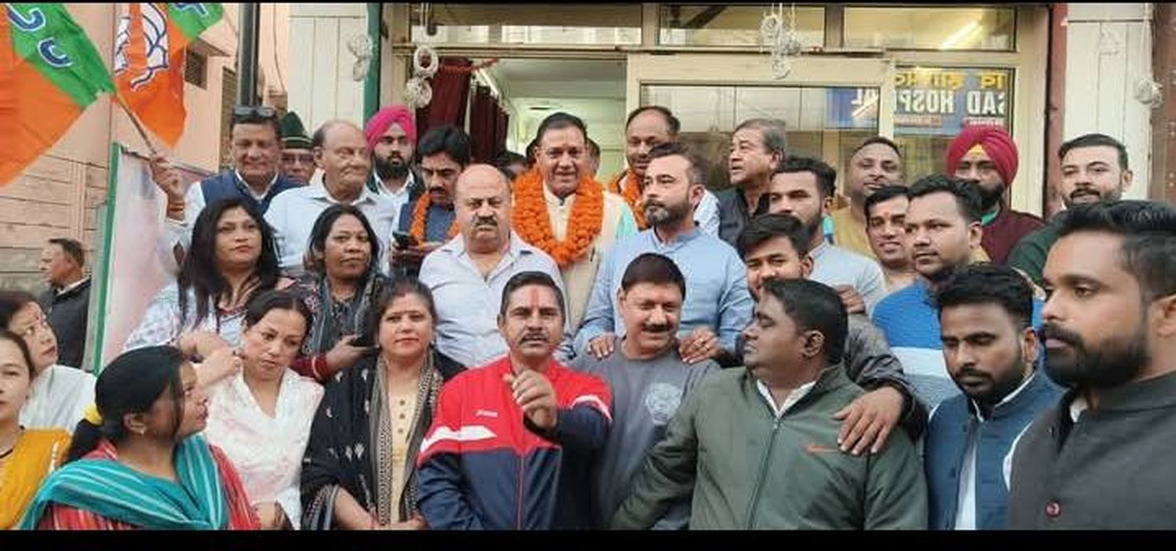 बिहार में एनडीए की प्रचंड जीत पर ऋषिकेश में जश्न, भाजपा कार्यकर्ताओं ने आतिशबाजी कर मनाई खुशी 1 भाजपा जश्न