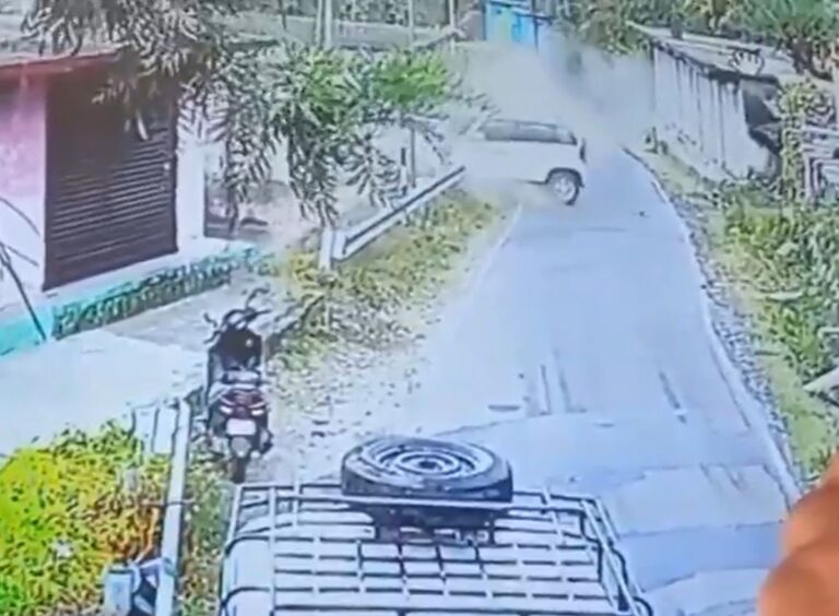 उत्तरकाशी लंबगांव हाईवे पर हादसा — अनियंत्रित कार घर की दीवार तोड़ घुसी, महिला की मौत