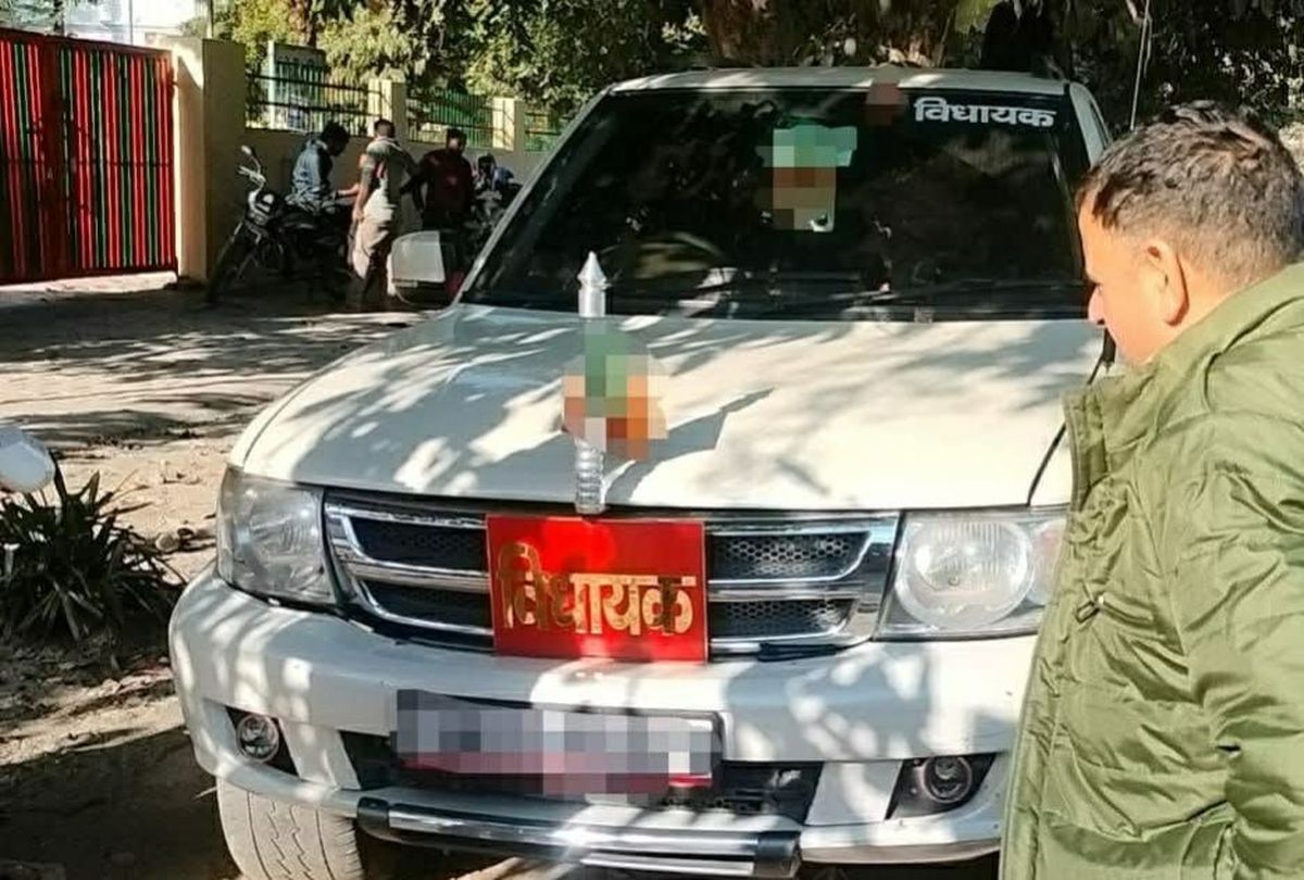 VIP कल्चर का दिखावा देहरादून में पड़ा महंगा, विधायक पुत्र की गाड़ी जब्त 1 देहरादून, विधायक पुत्र, वाहन सीज, अवैध हूटर, काली फिल्म, उत्तराखंड पुलिस