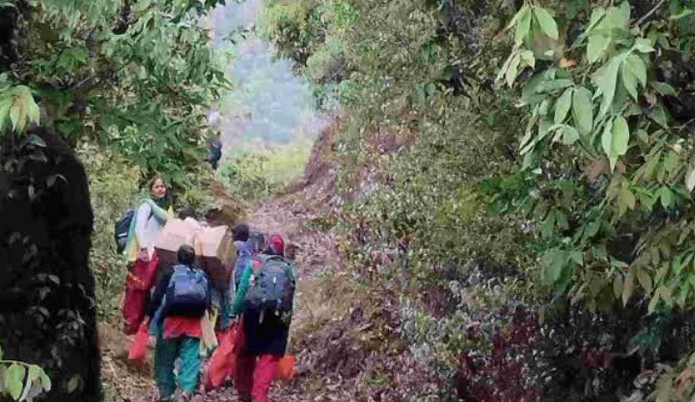 नारायणबगड़ विकासखंड का बारकोट गांव अब भी सड़क से वंचित, DPR बनने की प्रक्रिया जारी