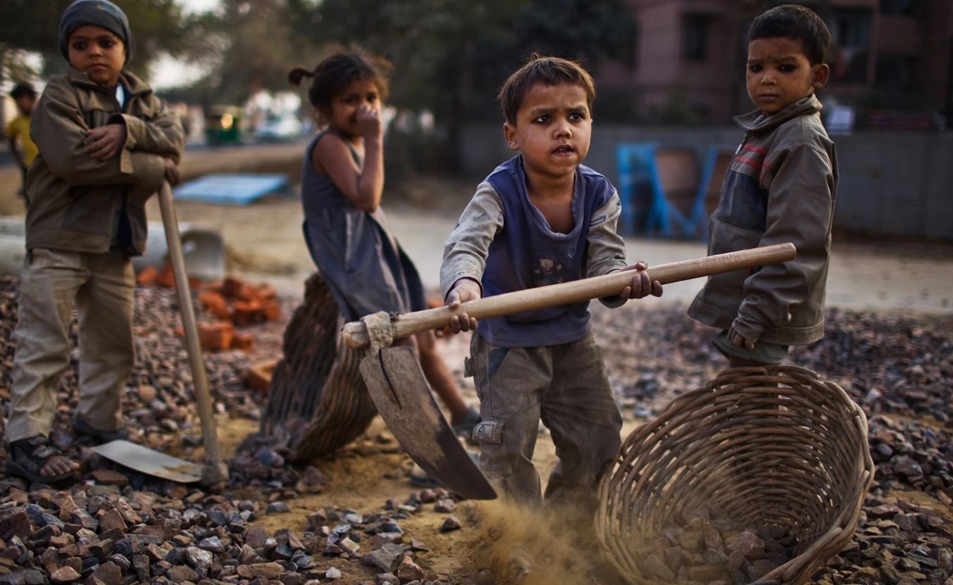 ऋषिकेश में बालश्रम पर कार्रवाई, खाने की ठेली और रिपेयरिंग शॉप से दो किशोर मुक्त 1 ऋषिकेश में बालश्रम पर बड़ी कार्रवाई | दो किशोरों को कराया मुक्त