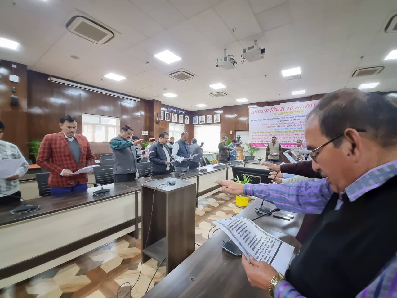 देहरादून: DG सूचना बंशीधर तिवारी ने सरकारी योजनाओं के प्रचार-प्रसार पर दिए निर्देश 1 देहरादून, सूचना विभाग, बंशीधर तिवारी, उत्तराखंड सरकार, मीडिया समन्वय, सरकारी योजनाएँ