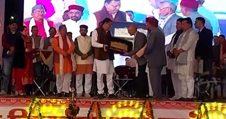 चमोली में ऐतिहासिक गौचर मेला शुरू, सीएम धामी ने किया उद्घाटन 4 उत्तराखंड का प्रसिद्ध गौचर मेला शुरू, सुरक्षा और व्यवस्थाओं में प्रशासन सतर्क