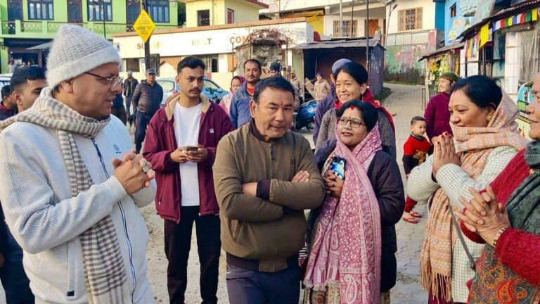 नैनीताल में मॉर्निंग वॉक पर पहुंचे सीएम धामी, लोगों से मिले और विकास कार्यों की प्रगति देखी 4 नैनीताल, मुख्यमंत्री पुष्कर सिंह धामी, नैना देवी मंदिर, मानस खंड मिशन, विकास कार्य, उत्तराखंड समाचार