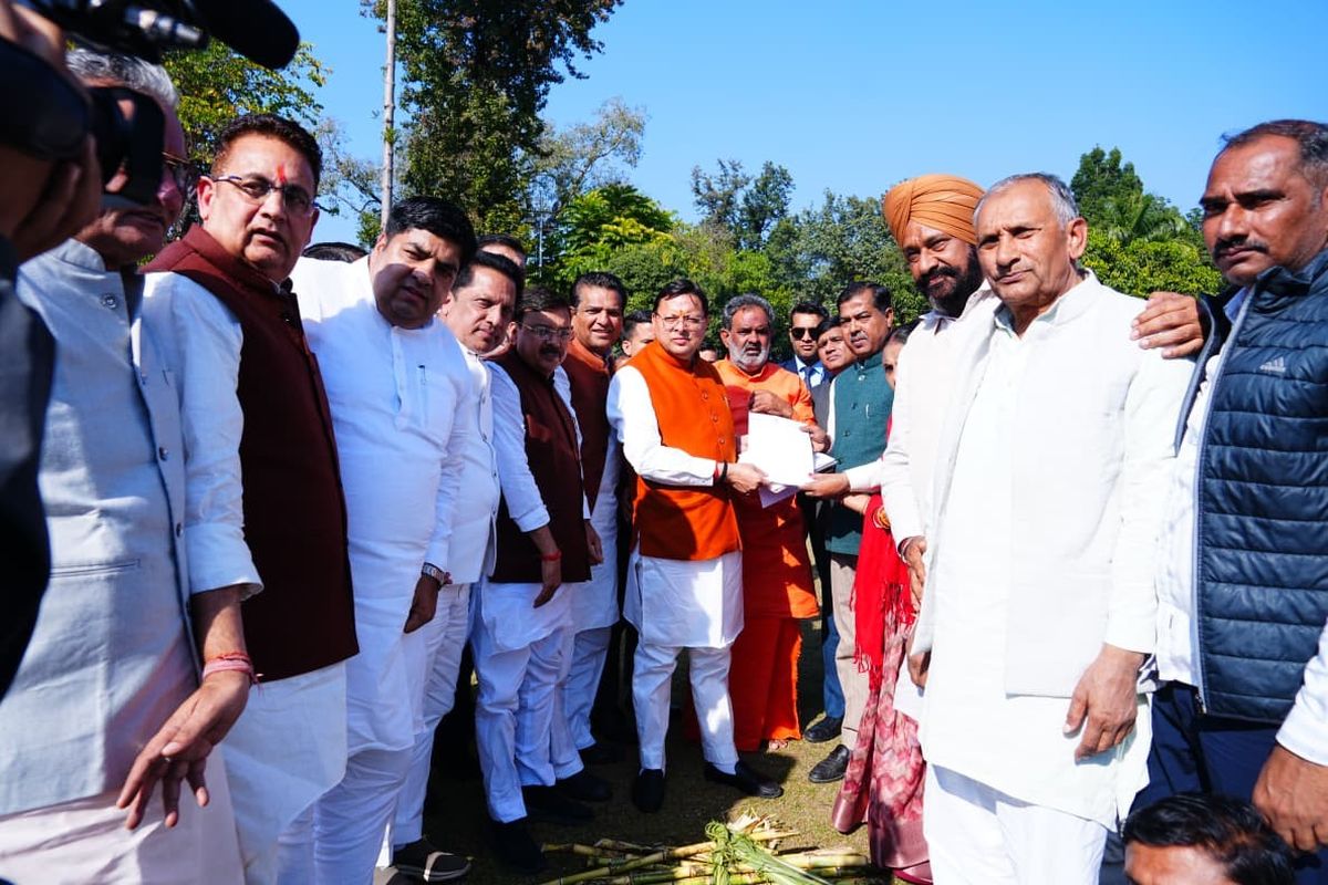 मुख्यमंत्री धामी ने किसानों की समस्याएं सुनी, गन्ने का स्वाद लेते हुए समर्थन मूल्य पर आश्वासन 1 गन्ना किसान, हरिद्वार, मुख्यमंत्री धामी, समर्थन मूल्य, शुगर मिल, किसान मुलाकात