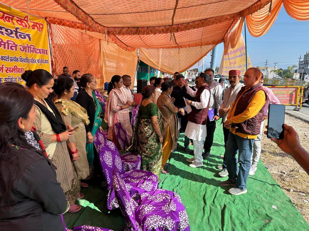 अठूरवाला संघर्ष समिति का धरना जारी, ग्रामीण बोले—कम दर पर भूमि अधिग्रहण स्वीकार नहीं 1 अठूरवाला संघर्ष समिति का धरना जारी