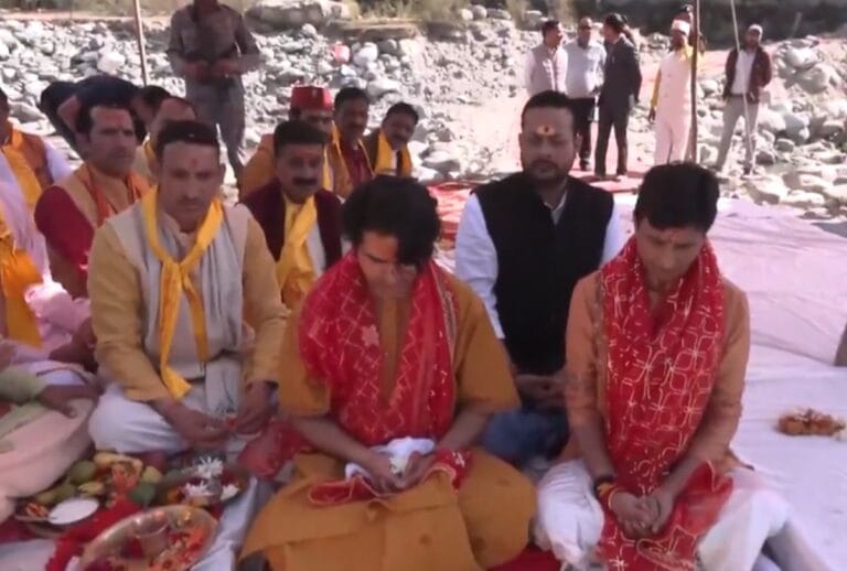 धीरेन्द्र शास्त्री और कुमार विश्वास का उत्तरकाशी आगमन, गंगनानी में की मां यमुना की विशेष पूजा