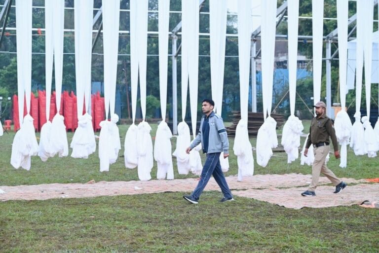 देहरादून में रजत जयंती समारोह की तैयारियों का डीएम ने लिया जायजा 12 राज्य स्थापना दिवस पर पीएम की यात्रा से पहले डीएम ने किया भोर में निरीक्षण