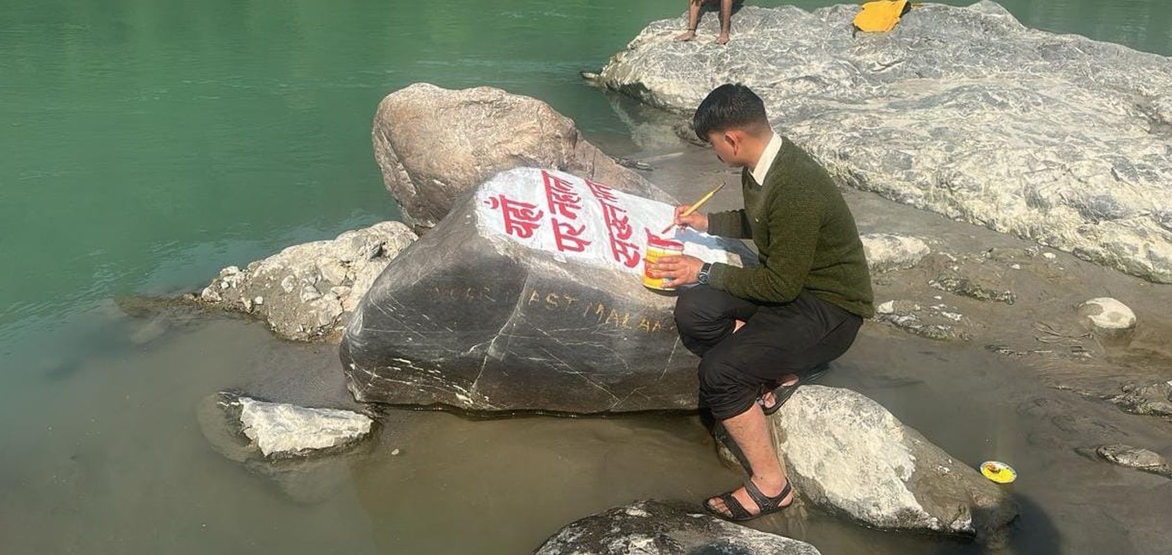 पुलिस ने गंगा किनारे लगाया पहरा, असुरक्षित स्थलों पर स्नान से बचने की अपील