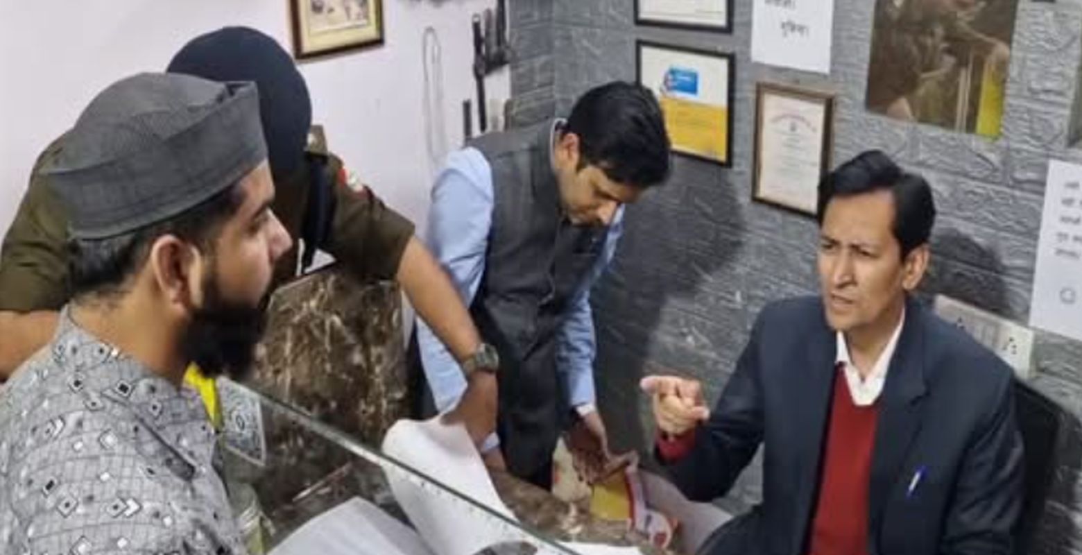 हल्द्वानी वनभूलपुरा में CSC सेंटर पर फर्जी दस्तावेज़ बनाने का मामला उजागर 1 हल्द्वानी: CSC सेंटर में फर्जी प्रमाण पत्र तैयार, प्रशासन में हड़कंप