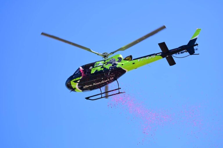 कचहरी परिसर में सीएम धामी ने की पुष्पांजलि अर्पित, शहीदों पर हेलिकॉप्टर से की पुष्पवर्षा 2 मुख्यमंत्री धामी ने राज्य आंदोलनकारियों को दी श्रद्धांजलि, शहीदों के नाम पर होगा संस्थानों का नामकरण