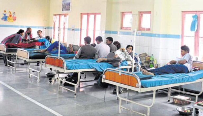 देहरादून: सरकारी अस्पतालों में विशेषज्ञ डॉक्टरों की भारी कमी, मरीजों को रेफरल का सामना 10 अटल आयुष्मान योजना बनी संजीवनी | 17 लाख मरीजों को मुफ्त इलाज