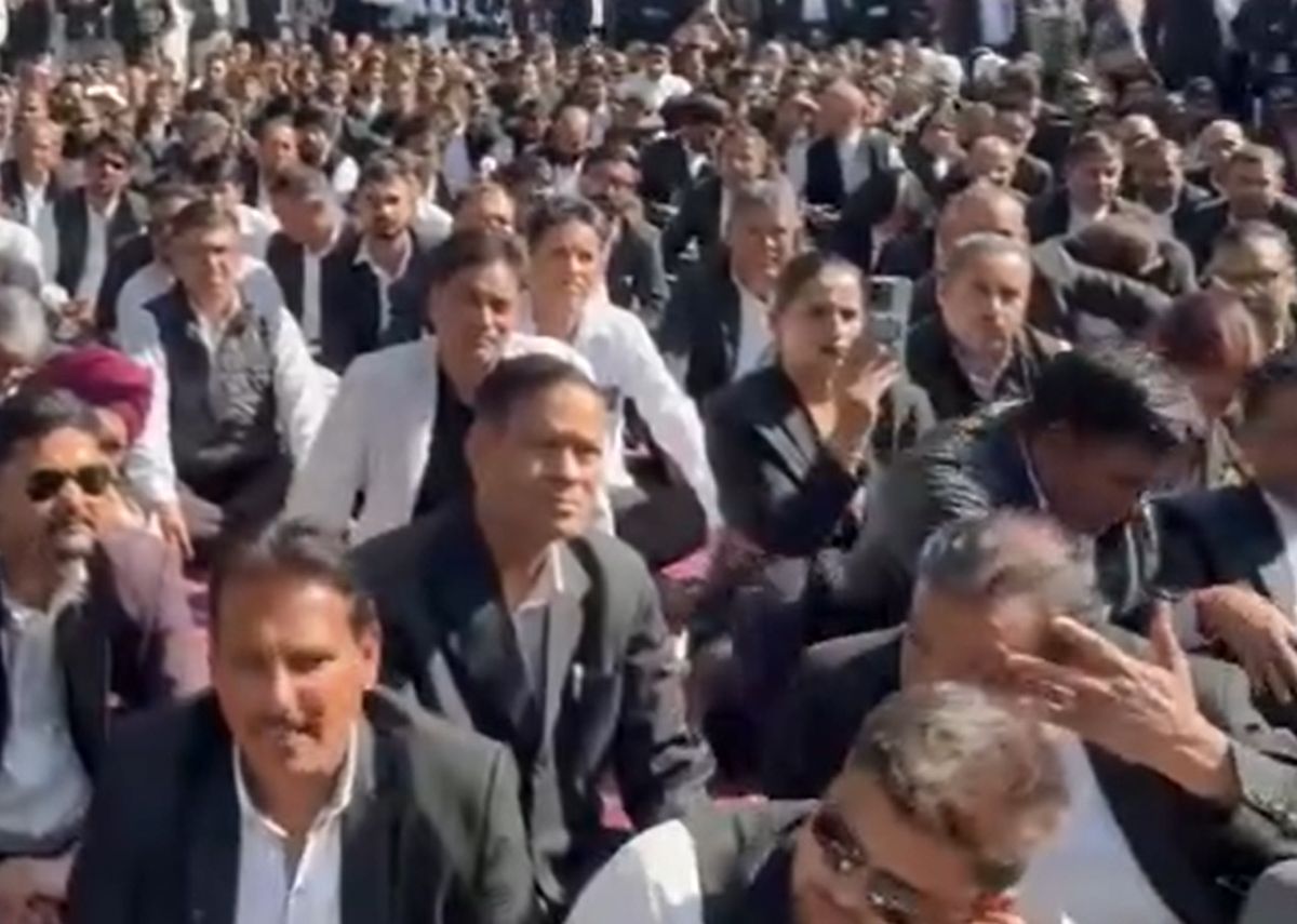 देहरादून बार एसोसिएशन ने धरना जारी रखने का ऐलान, सरकार को एक सप्ताह का समय