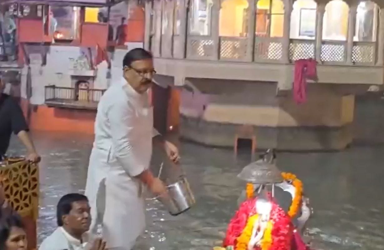 हरिद्वार यात्रा पर मॉरीशस के पूर्व राष्ट्रपति, गंगा पूजन कर की मानव कल्याण की प्रार्थना