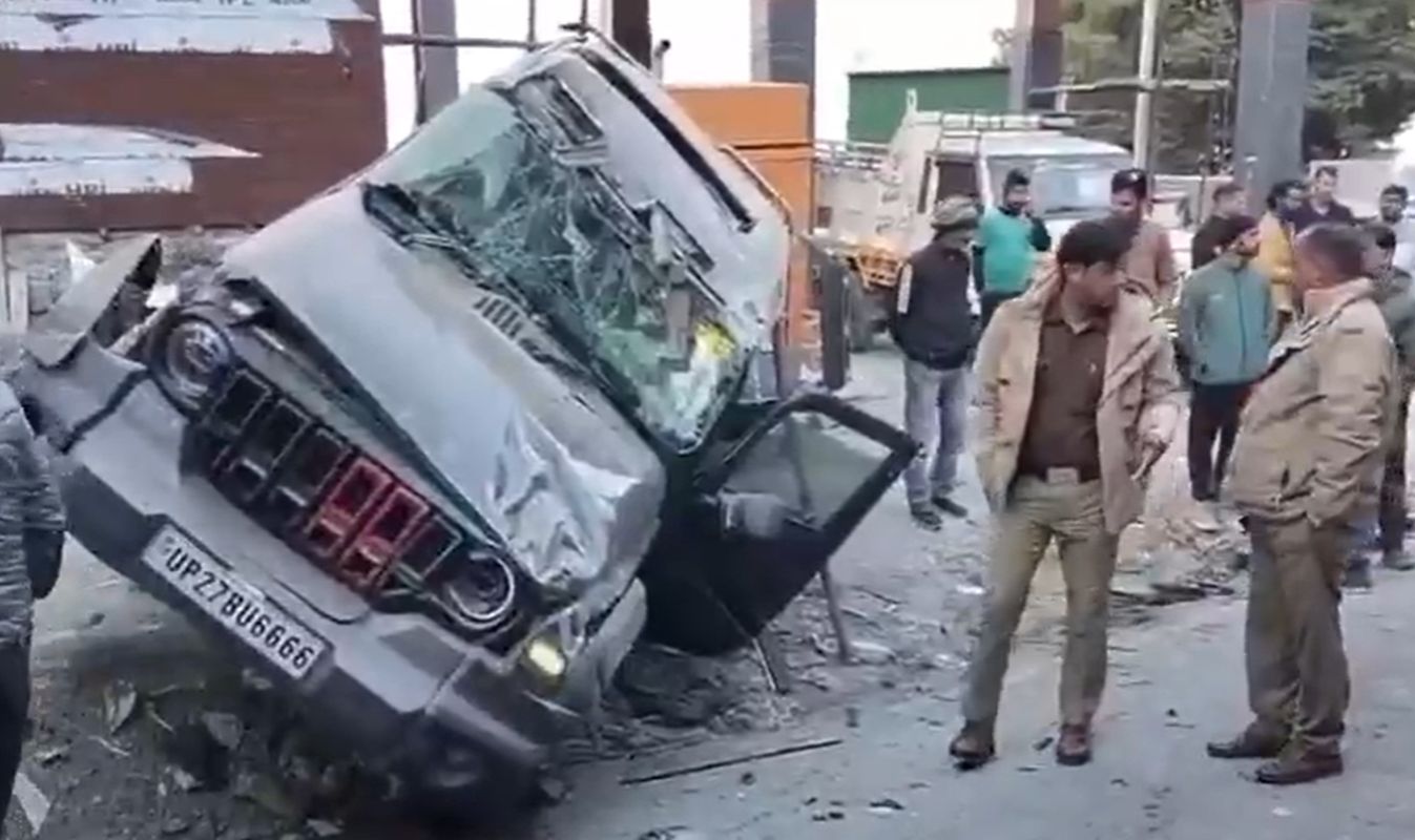 कैंपटी रोड पर थार दुर्घटना, ओवरटेक के दौरान वाहन अनियंत्रित हुआ