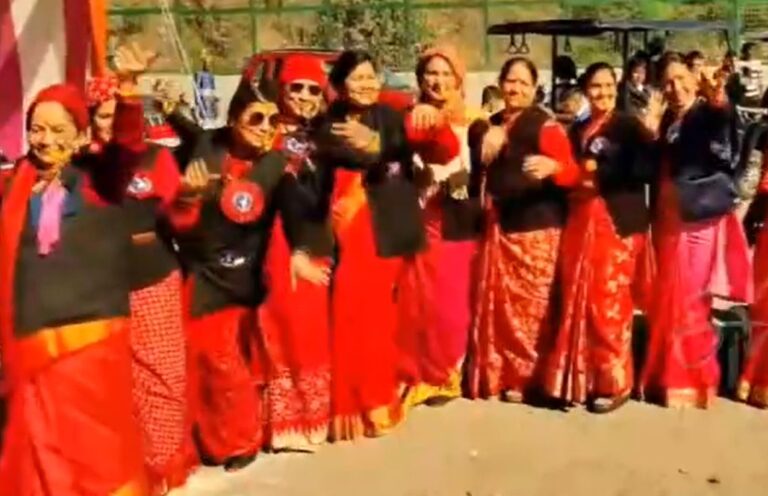 मसूरी रजत जयंती के रंग में रंगी, भव्य शोभायात्रा ने किया पूरे शहर को उत्सवमय 11 “पहाड़ों की रानी” मसूरी में गूंजे ढोल-दमाऊं, उत्तराखंड की लोक संस्कृति से सजा शहर